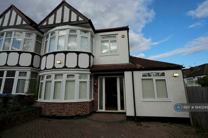 3 Bedroom End Of Terrace House To Rent In Norhyrst Avenue, London, SE25