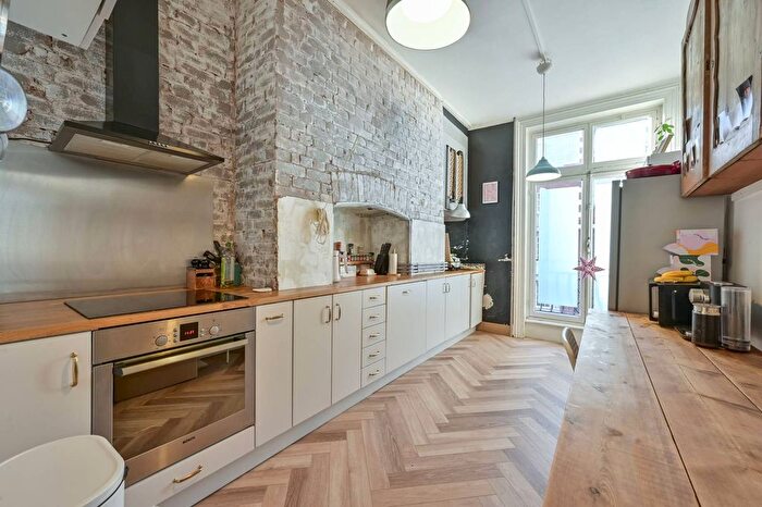 2 Bedroom Flat For Sale In Lower Richmond Road, West Putney, London, SW15