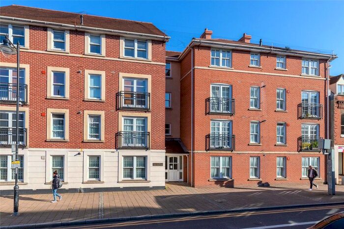 2 Bedroom Flat To Rent In Blenheim Court, London Street, Reading, Berkshire, RG1
