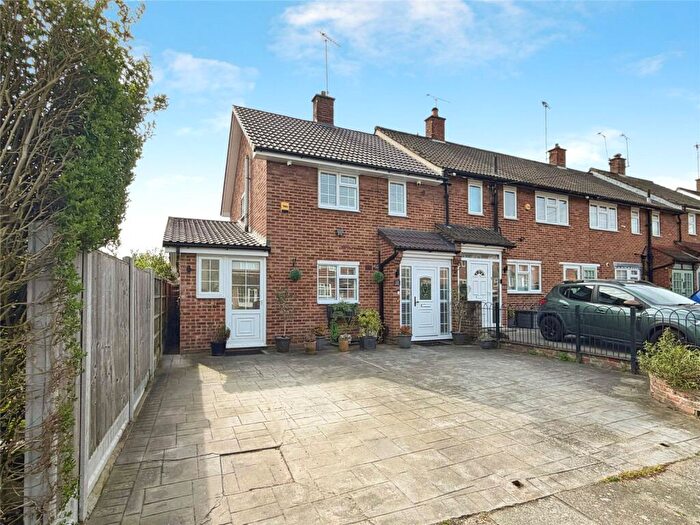 2 Bedroom End Of Terrace House For Sale In Vernon Crescent, Brentwood, Essex, CM13