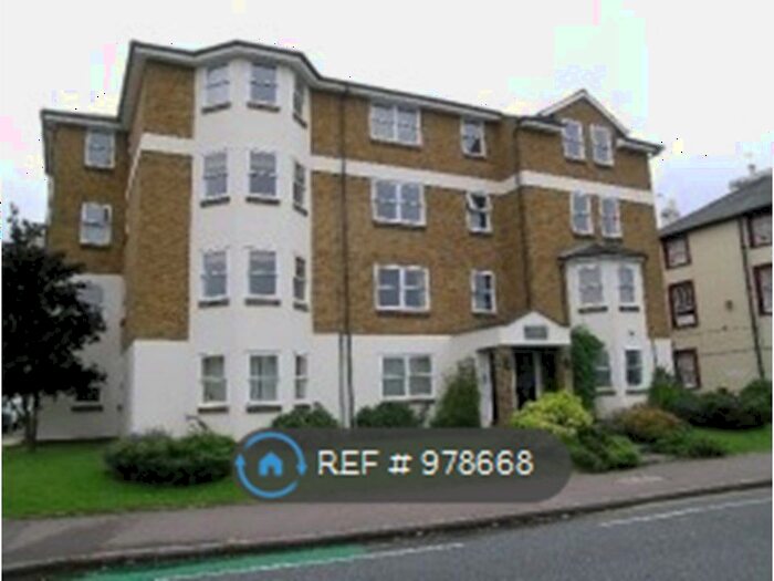 2 Bedroom Flat To Rent In Chatsworth House, Surbiton, KT6