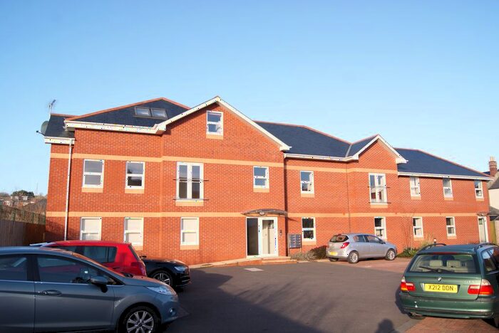 2 Bedroom Flat To Rent In Manor Road, Exeter, EX4