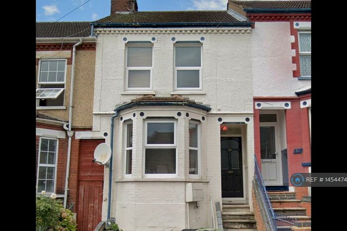 3 Bedroom Terraced House To Rent In Kingston Road, Luton, LU2
