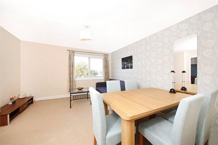 2 Bedroom Apartment To Rent In Ferguson Close, London, Uk, E14