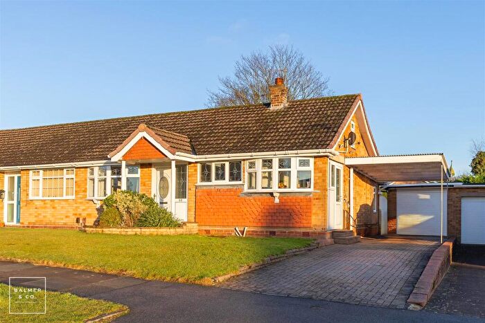 2 Bedroom Semi-Detached Bungalow For Sale In Treen Road, Tyldesley, M29