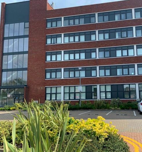 2 Bedroom Flat To Rent In Laporte Way, Luton, LU4