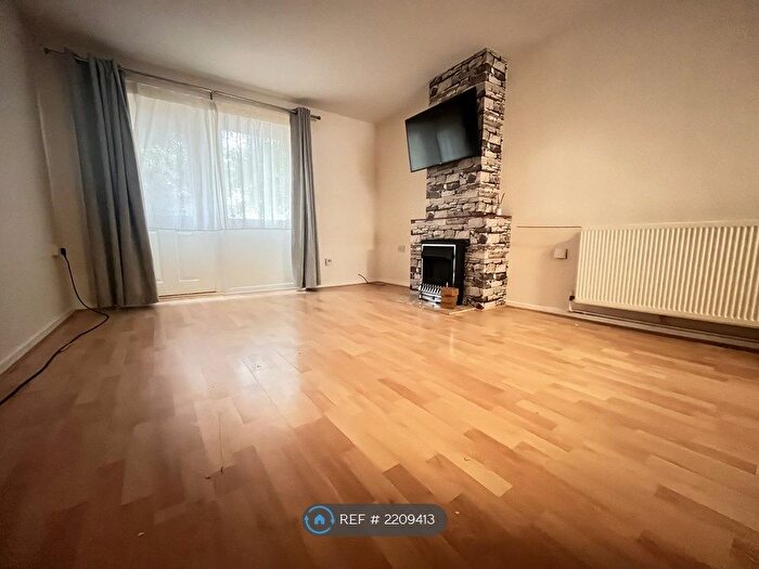 1 Bedroom Flat To Rent In Rodel Court, Nottingham, NG3