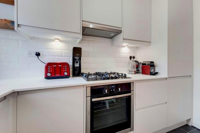 2 Bedroom Flat To Rent In Collinson Street, London, SE1