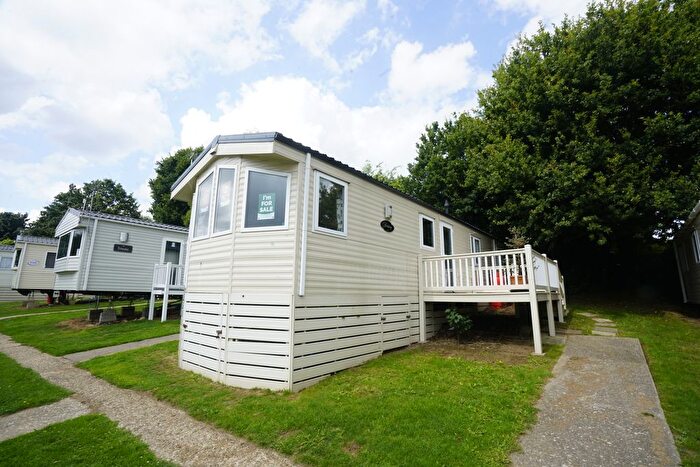 2 Bedroom Mobile/park Home For Sale In Ivyhouse Lane, Hastings, TN35