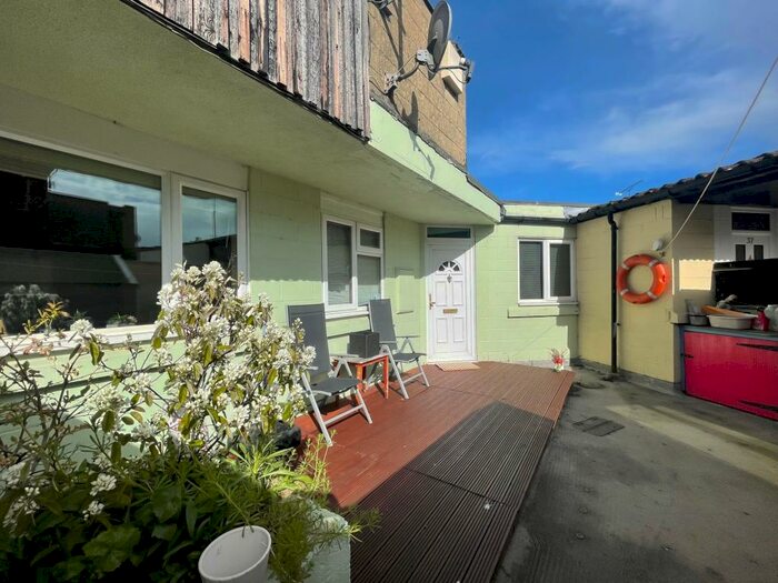 3 Bedroom Apartment To Rent In Mildmayes, Langdon Hills, Basildon, SS16