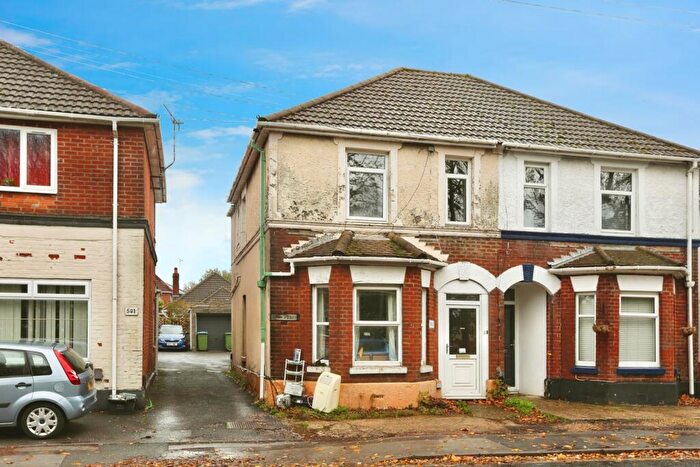 2 Bedroom Flat For Sale In Bitterne Road East, Southampton, Hampshire, SO18