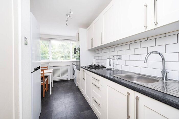 2 Bedroom Maisonette For Sale In Jamaica Street, Stepney, London, E1