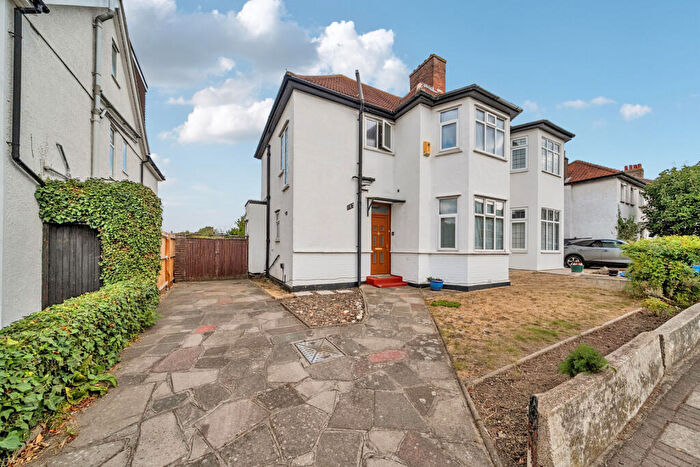 3 Bedroom Semi Detached House For Sale In Southlands Road, Bromley, BR2