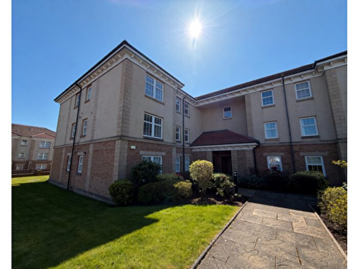 3 Bedroom Flat To Rent In Malbet Park, Edinburgh, EH16