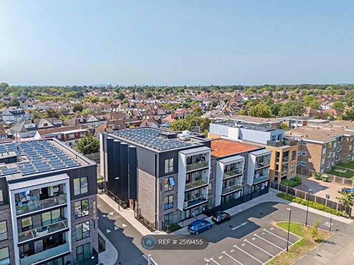 2 Bedroom Flat To Rent In Southend Arterial Road, Essex, RM2