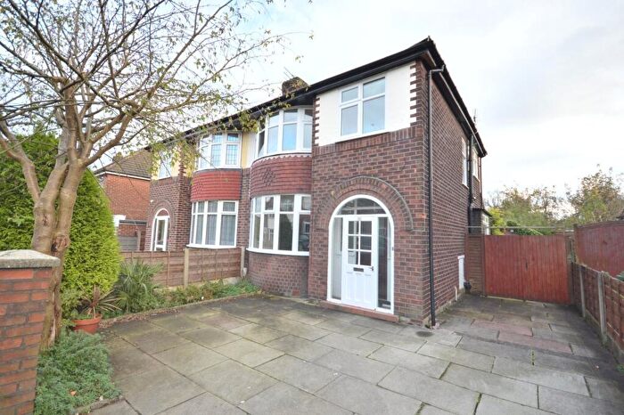 3 Bedroom Semi-Detached House To Rent In Wentworth Drive, Sale, M33
