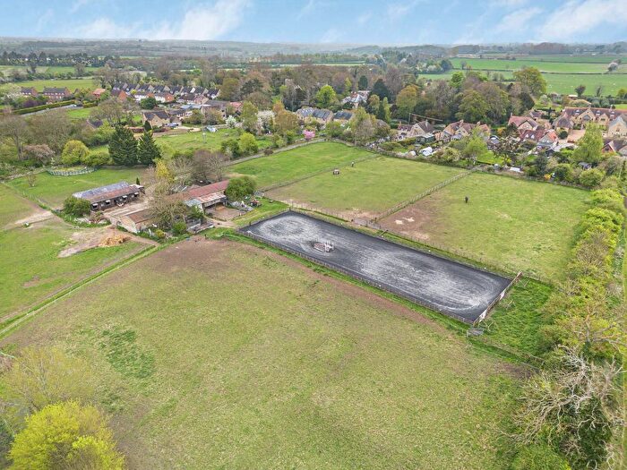 3 Bedroom Equestrian Property For Sale In Nr Brackley, Oxfordshire/Northants, NN13