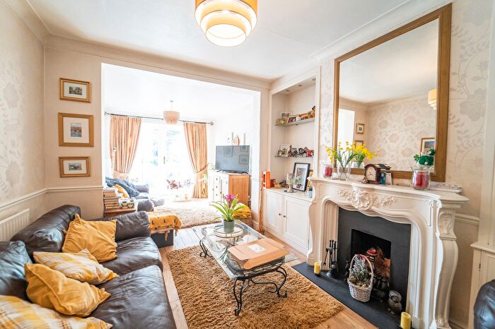 3 Bedroom Semi-Detached House For Sale In Wimborne Avenue, Southall, UB2