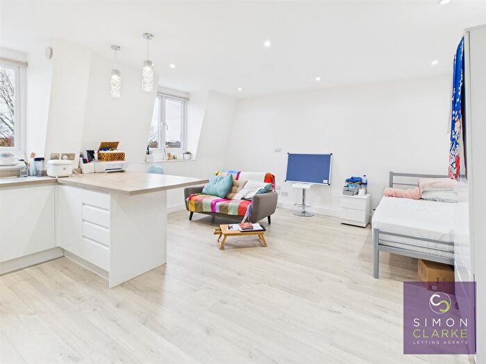 Studio To Rent In Ballards Lane, Finchley Central, N3