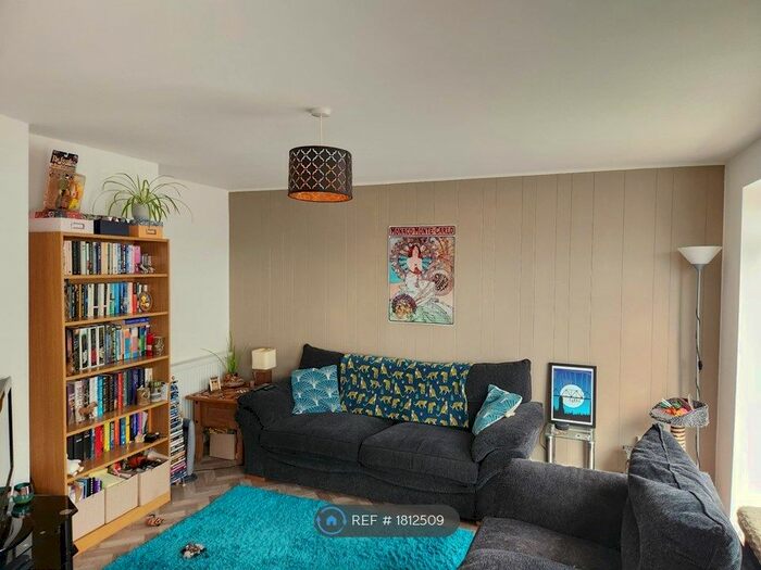 2 Bedroom Flat To Rent In Lomaine Drive, Birmingham, B30