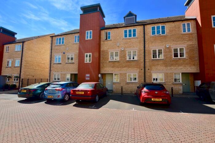 2 Bedroom Flat To Rent In Riverside Place, Stamford, PE9