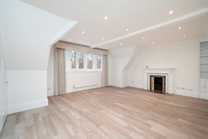 2 Bedroom Flat To Rent In Cadogan Gardens, London, SW3