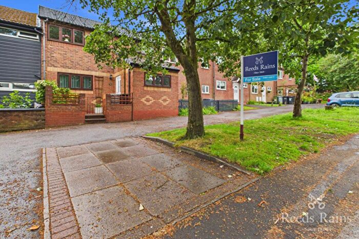3 Bedroom Terraced House For Sale In Kendal Road, Macclesfield, Cheshire, SK11