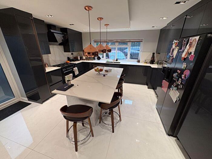 5 Bedroom Detached House To Rent In Ridgemount End, Gerrards Cross, SL9