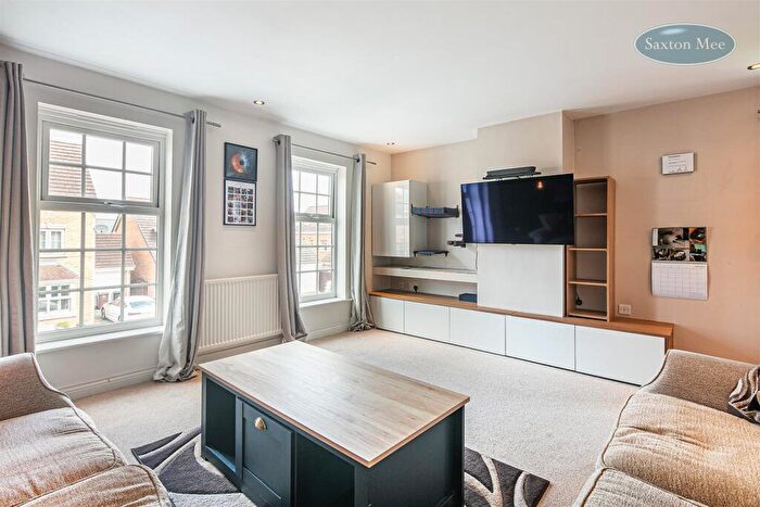 3 Bedroom Town House For Sale In Shining Bank, Handsworth, Sheffield, S13