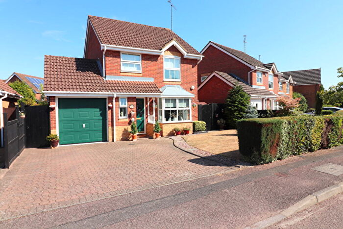 3 Bedroom Detached House For Sale In Gatehill Gardens, Barton Hills, Luton, LU3