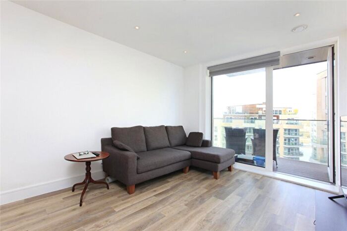 2 Bedroom Flat To Rent In York Road, Battersea, SW11