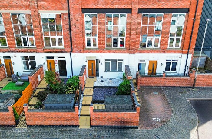 3 Bedroom Maisonette For Sale In Wheatsheaf Way, Knighton Fields, Leicester, LE2