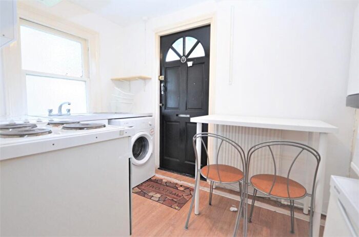 Studio To Rent In Fordwych Road, Kilburn, NW2