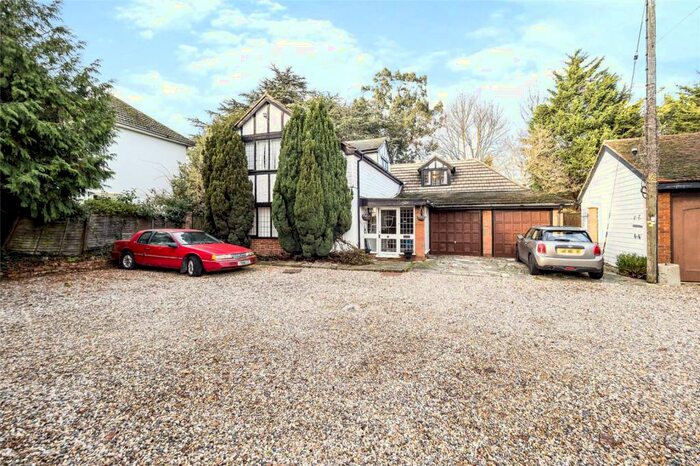 4 Bedroom Detached House For Sale In Ockendon Road, Upminster, RM14