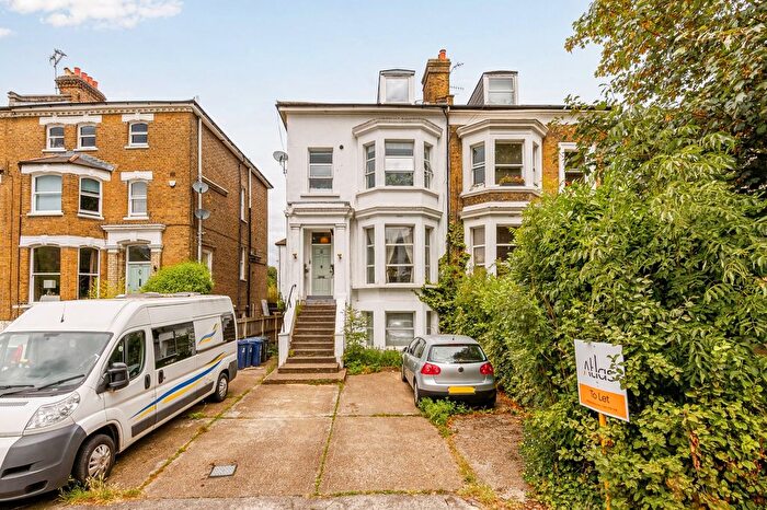 2 Bedroom Flat To Rent In The Grove, London, W5