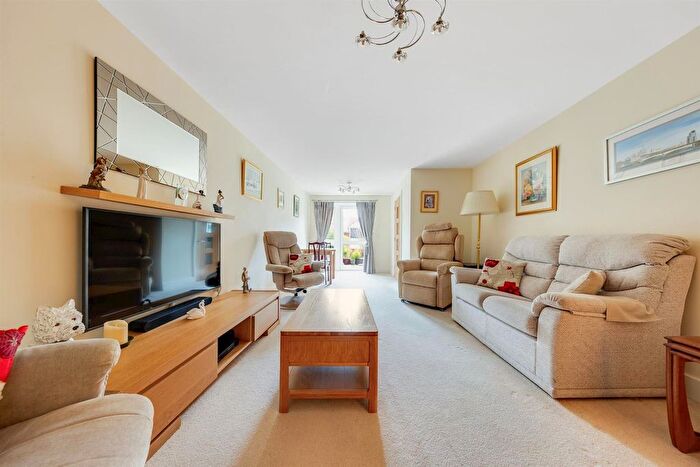 2 Bedroom Flat For Sale In Queens Gate, Wellington Road, Wokingham, RG40