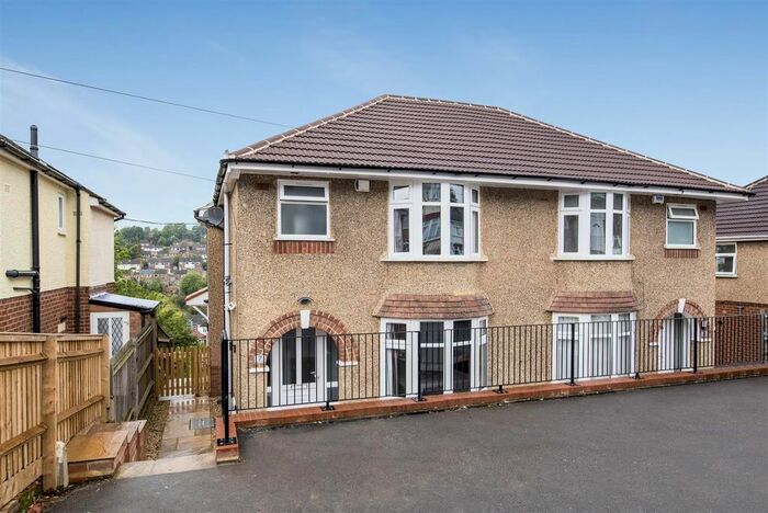 4 Bedroom Semi-Detached House To Rent In Colborne Road, High Wycombe, HP13