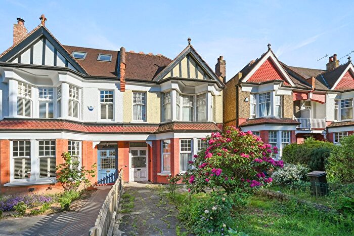 2 Bedroom Flat To Rent In Park View Road, London, N3