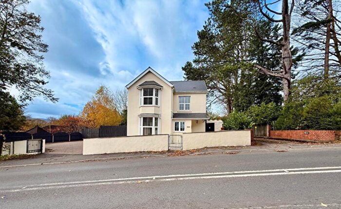 4 Bedroom Detached House For Sale In Merthyr Road, Llwydcoed, Aberdare, CF44