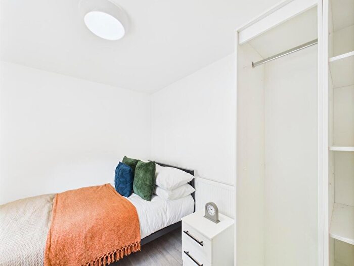 2 Bedroom Flat To Rent In Grove Street Studios The Groves, Liverpool, L7