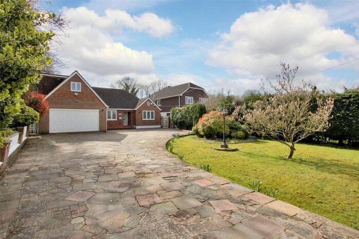 3 Bedroom Country House For Sale In Manor Drive, Hartley, Longfield, Kent, DA3