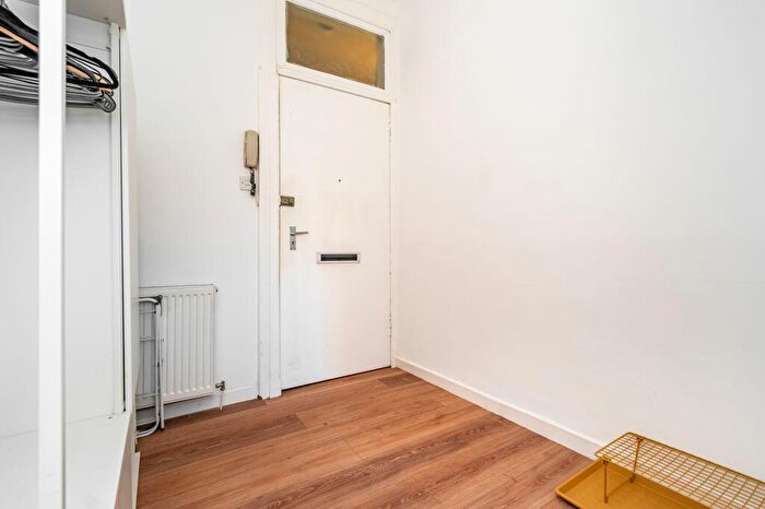 1 Bedroom Flat For Sale In / Milton Street, Edinburgh, EH8