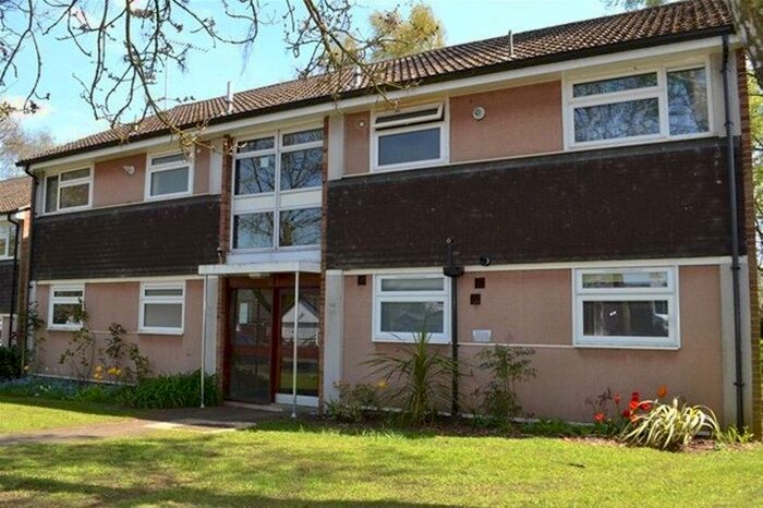 2 Bedroom Flat To Rent In Beeching Close, Harpenden, AL5
