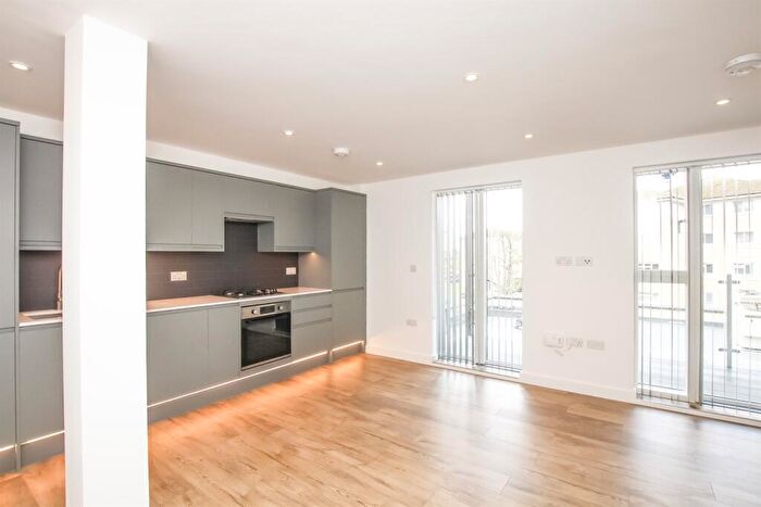 1 Bedroom Flat To Rent In Brent Street, Hendon, NW4