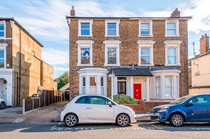 3 Bedroom Maisonette For Sale In Palace Grove, Bromley, BR1
