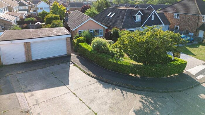 2 Bedroom Detached Bungalow For Sale In Alma Close, Wickford, SS12