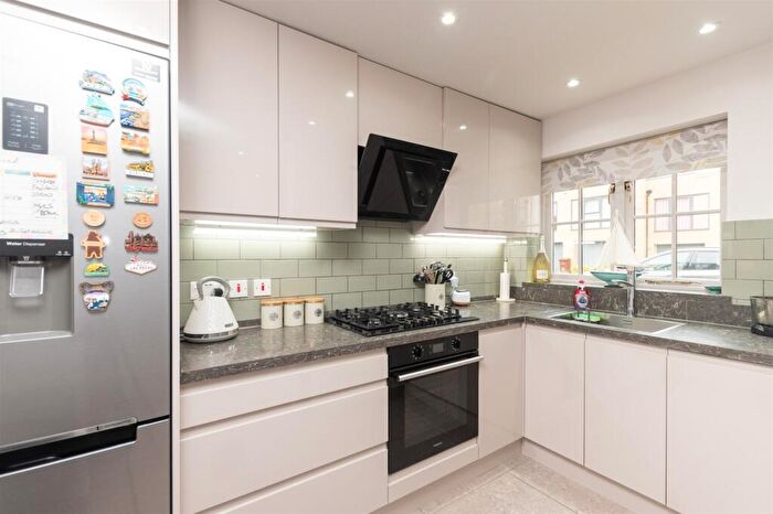 3 Bedroom Terraced House For Sale In Samphire Way, St Mary's Island, Chatham, Kent, ME4