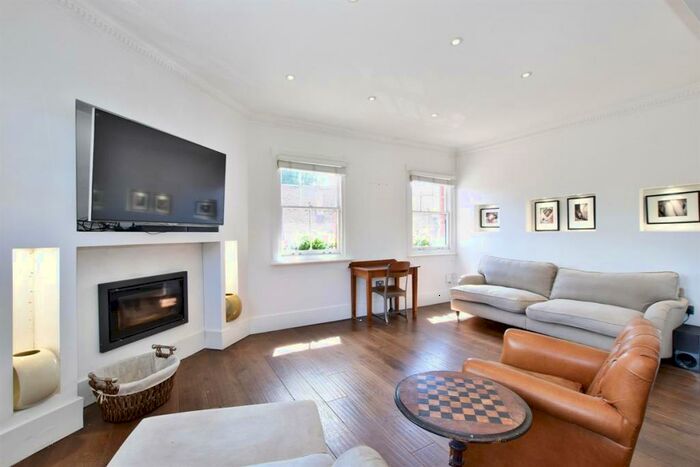 2 Bedroom Apartment To Rent In Flat, The Crown, High Street, Chalfont St. Giles, HP8