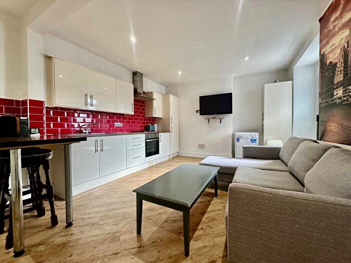 2 Bedroom Apartment To Rent In Evelyn Place, Plymouth, PL4