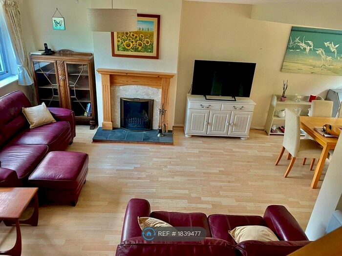 3 Bedroom Semi-Detached House To Rent In The Crescent, Mortimer Common, Reading, RG7